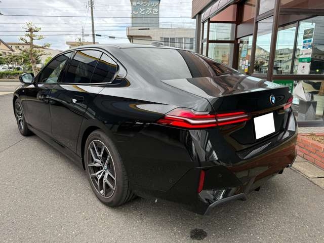 BMW 5 Series 523i M Sport Black 2023′ FA0UT