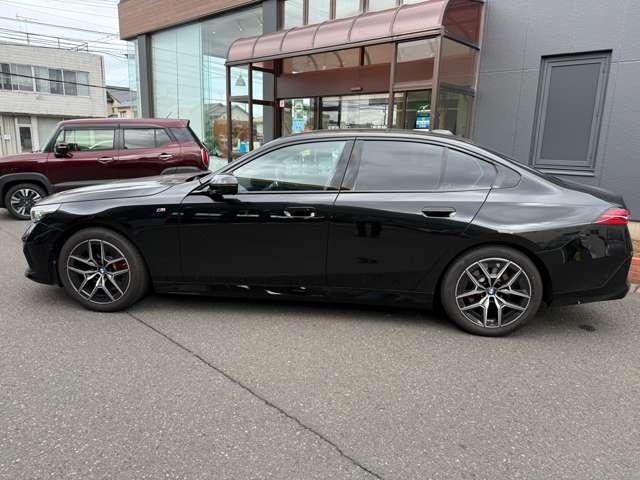 BMW 5 Series 523i M Sport Black 2023′ FA0UT