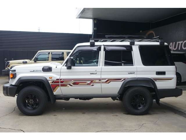 TOYOTA Land Cruiser Wagon AX White 2024′ FA19Y