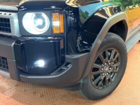
									TOYOTA Land Cruiser Wagon VX Black 2024′ FA4KV full								