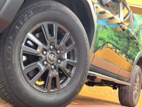 
									TOYOTA Land Cruiser Wagon VX Black 2024′ FA4KV full								