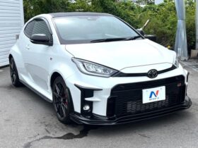 
									TOYOTA Yaris RZ High Performance Pearl White 2021′ FA4L2 full								