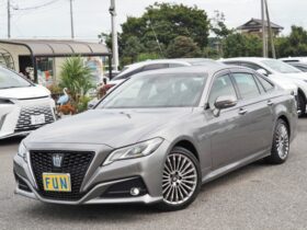 
									TOYOTA Crown S Gray 2021′ FBWWB full								