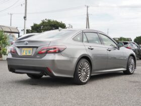 
									TOYOTA Crown S Gray 2021′ FBWWB full								