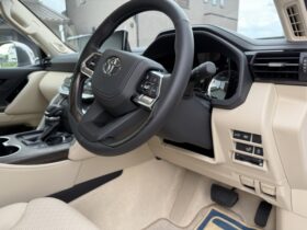 
									TOYOTA Land Cruiser Wagon ZX Pearl White 2024′ FBWZX full								