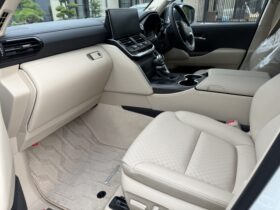 
									TOYOTA Land Cruiser Wagon ZX Pearl White 2024′ FBWZX full								