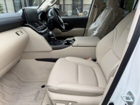 
									TOYOTA Land Cruiser Wagon ZX Pearl White 2024′ FBWZX full								