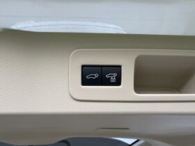 
									TOYOTA Land Cruiser Wagon ZX Pearl White 2024′ FBWZX full								