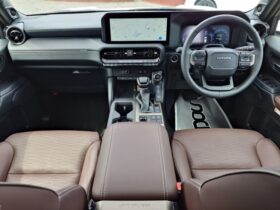 
									TOYOTA Land Cruiser Wagon VX First Edition Pearl White 2024′ FBX16 full								