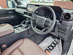 
									TOYOTA Land Cruiser Wagon VX First Edition Pearl White 2024′ FBX16 full								