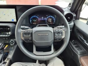
									TOYOTA Land Cruiser Wagon VX First Edition Pearl White 2024′ FBX16 full								