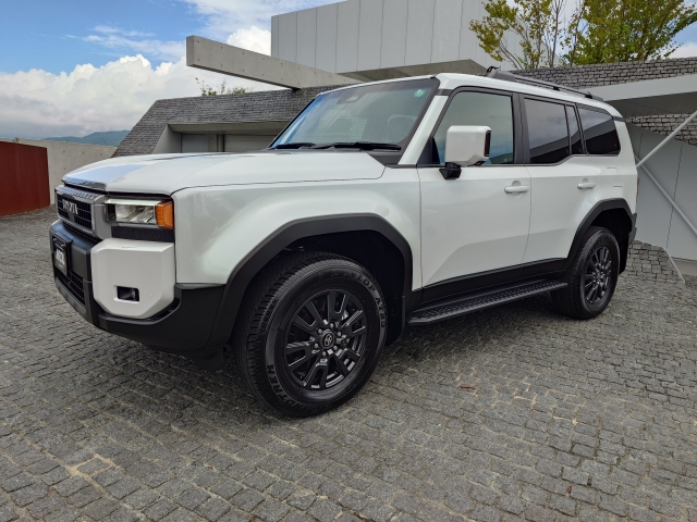 TOYOTA Land Cruiser Wagon VX Pearl White 2024′ FBX18