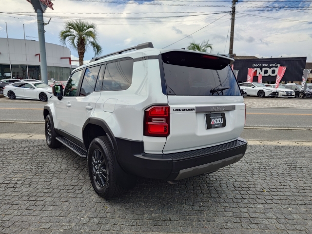 TOYOTA Land Cruiser Wagon VX Pearl White 2024′ FBX18