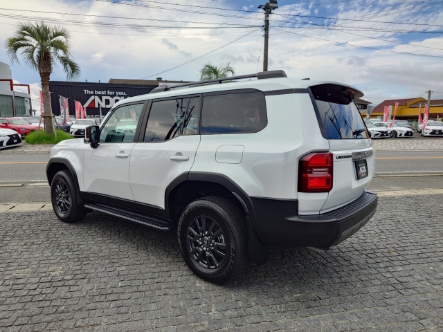 TOYOTA Land Cruiser Wagon VX Pearl White 2024′ FBX18