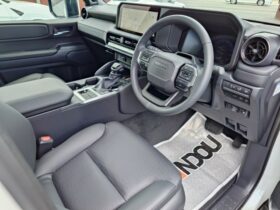 
									TOYOTA Land Cruiser Wagon VX Pearl White 2024′ FBX18 full								