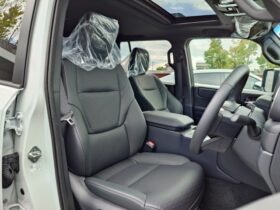 
									TOYOTA Land Cruiser Wagon VX Pearl White 2024′ FBX18 full								