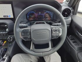 
									TOYOTA Land Cruiser Wagon VX Pearl White 2024′ FBX18 full								