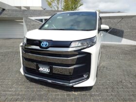 
									TOYOTA Noah S-Z Pearl White 2023′ FBX1G full								