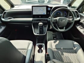 
									TOYOTA Noah S-Z Pearl White 2023′ FBX1G full								