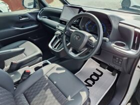 
									TOYOTA Noah S-Z Pearl White 2023′ FBX1G full								