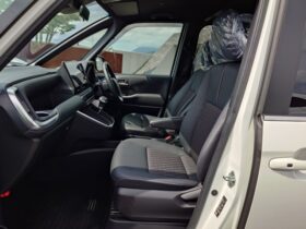 
									TOYOTA Noah S-Z Pearl White 2023′ FBX1G full								