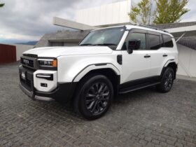
									TOYOTA Land Cruiser Wagon ZX Pearl White 2024′ FBX1K full								
