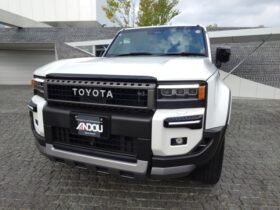 
									TOYOTA Land Cruiser Wagon ZX Pearl White 2024′ FBX1K full								