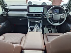 
									TOYOTA Land Cruiser Wagon ZX Pearl White 2024′ FBX1K full								