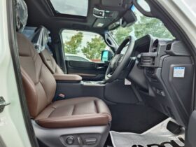 
									TOYOTA Land Cruiser Wagon ZX Pearl White 2024′ FBX1K full								