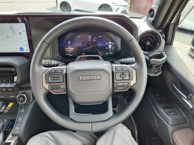
									TOYOTA Land Cruiser Wagon ZX Pearl White 2024′ FBX1K full								