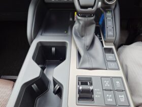 
									TOYOTA Land Cruiser Wagon ZX Pearl White 2024′ FBX1K full								