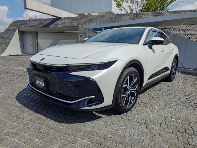 TOYOTA Crown CrossOver X Pearl White 2024′ FBX1Q