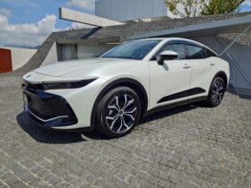 
									TOYOTA Crown CrossOver X Pearl White 2024′ FBX1Q full								