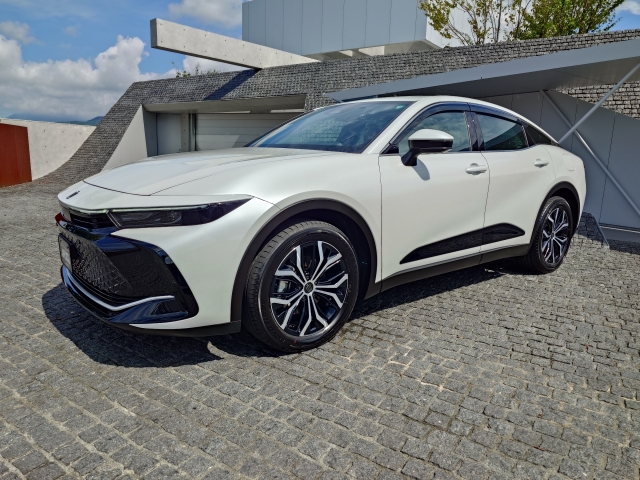 TOYOTA Crown CrossOver X Pearl White 2024′ FBX1Q