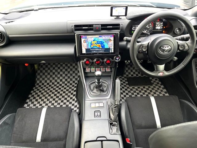 TOYOTA 86 RZ Pearl White 2024′ FC4U1