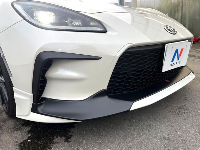 TOYOTA 86 RZ Pearl White 2024′ FC4U1