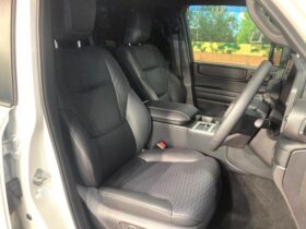 
									TOYOTA Land Cruiser Wagon VX Pearl White 2024′ FC4ZY full								