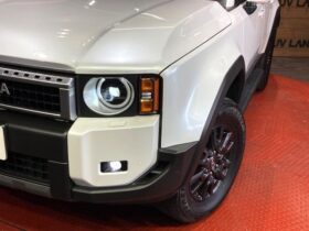 
									TOYOTA Land Cruiser Wagon VX Pearl White 2024′ FC4ZY full								