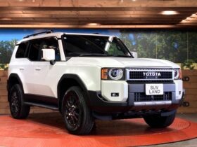 
									TOYOTA Land Cruiser Wagon VX Pearl White 2024′ FC4ZY full								