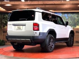 
									TOYOTA Land Cruiser Wagon VX Pearl White 2024′ FC4ZY full								
