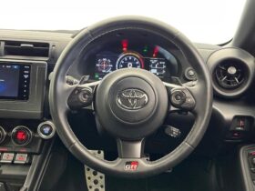 
									TOYOTA 86 RZ Pearl White 2021′ FC59R full								