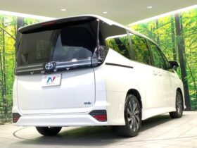 
									TOYOTA Voxy S-Z Pearl White 2025′ FC5DA full								