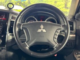
									MITSUBISHI Pajero Exceed Pearl White 2018′ FC5N0 full								