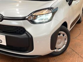
									TOYOTA Sienta G Pearl White 2025′ FC6HU full								
