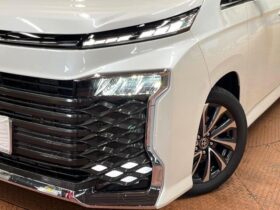 
									TOYOTA Voxy S-Z Pearl White 2025′ FC6IS full								