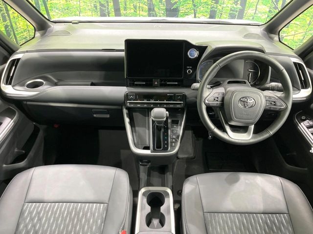 TOYOTA Noah Hybrid S-Z Pearl White 2023′ FEA0R