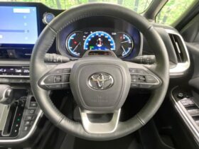 
									TOYOTA Noah Hybrid S-Z Pearl White 2023′ FEA0R full								