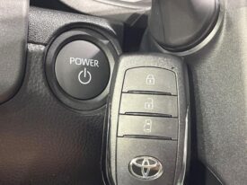 TOYOTA Sienta X Pearl White 2025′ FEAB2