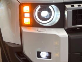 
									TOYOTA Land Cruiser Wagon VX Pearl White 2025′ FEANF full								
