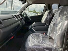 
									TOYOTA Hiace Wagon 2.7 Wagon GL 10 people Black 2025′ FEE28 full								